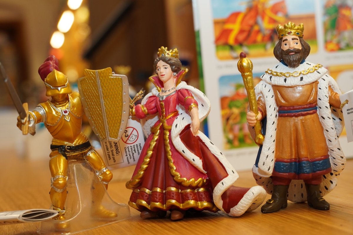 LandesMuseumLI's tweet photo. Ritter und Prinzessin sein! 
Alles dafür und vieles mehr gibt’s im Liechtensteinischen LandesMuseumsShop und auf https://t.co/UWP6GrintJ.
 
#Mittelalter #Bodensee #Alpen #Stadt #Land #Burg #Liechtenstein #LandesMuseum #Sonderausstellung #Vaduz #LandesMuseumsShop https://t.co/kMNEwy6tbX