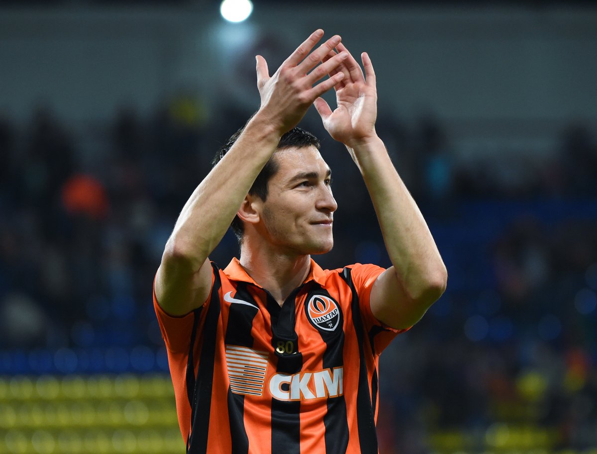 FCShakhtar_eng's tweet photo. 📸 From a youth player to the captain and leader of Shakhtar 🧡
4️⃣0️⃣0️⃣ apps for the club ⚒ Taras Stepanenko 👏
📸 More photos: https://t.co/UgKPnZW006.
#Shakhtar #Stepanenko #Legend https://t.co/ncFA4Zj4Rn