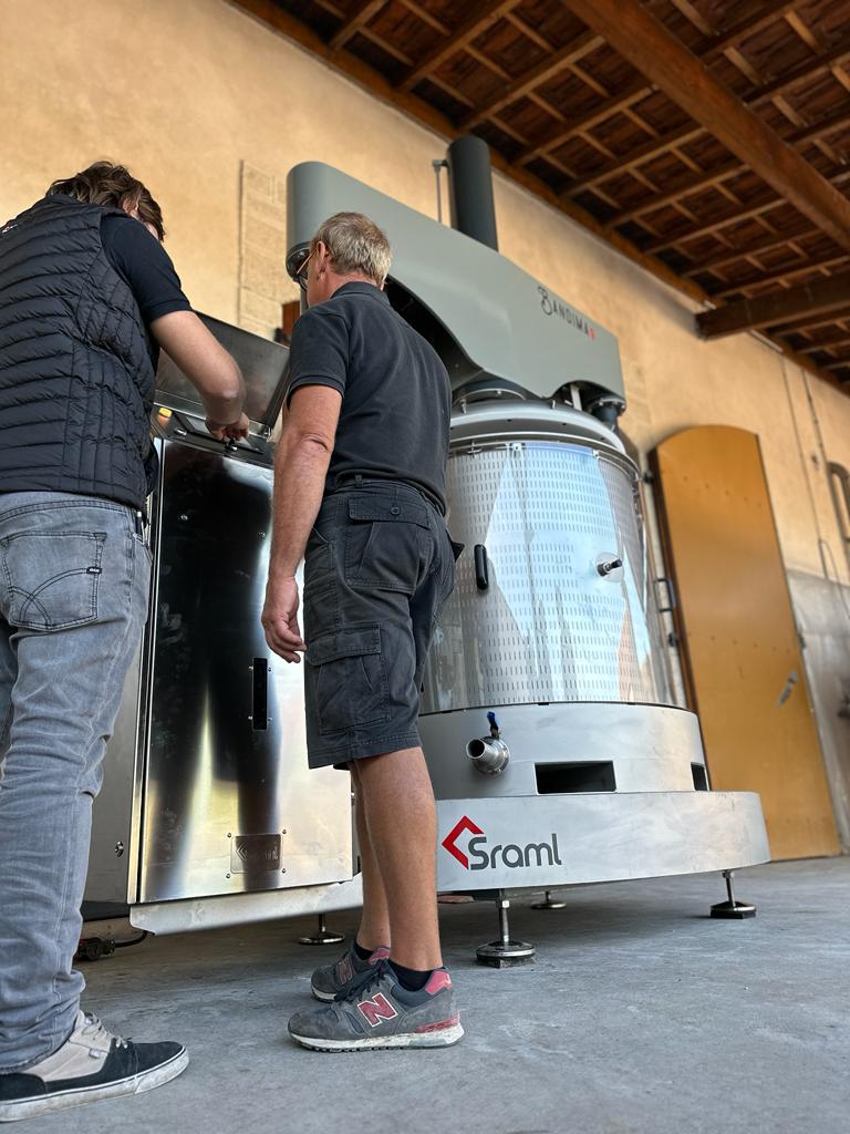 SRAML's motto? Go hard or go home. We're all in for you, from the first handshake to the last cheers. And then some. This is how we roll.

#Sraml #wineprocessingtechonology #wineprocessingmachinery #customersupport #AlwaysThereForYou #BarisonIndustry