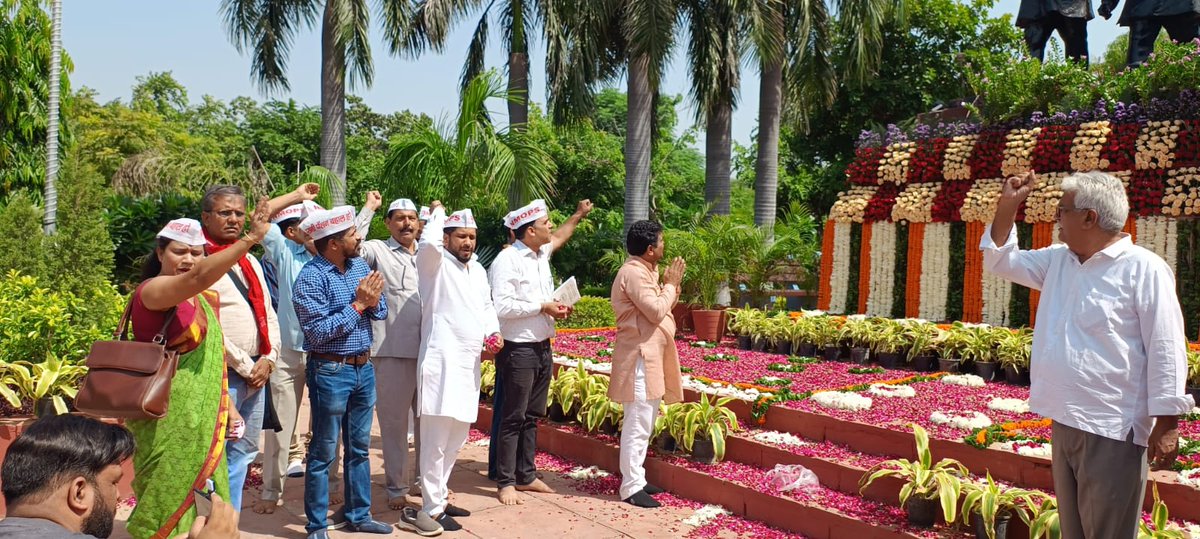 आज #शहीदे_आजम_भगत_सिंह का जन्मदिन है उनको नमन करते हैं और जो उन्होंने इस देश और मानवता के लिए किया है उसको याद करते हुए आप भी कुछ संकल्प लें और वह संकल्प हम सब का सामाजिक सुरक्षा पुरानी पेंशन इस देश के अर्धसैनिक बलों को मिले इसलिए...

#1_अक्टूबर_दिल्ली_चलो 

#इंकलाबजिंदाबाद