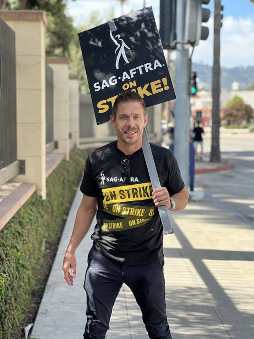 For a better future we strike. SAG-AFTRA https://t.co/roslF4gdrw<a href="/tag/bemyvalentine"class="tags"><span>#bemyvalentine</span></a>