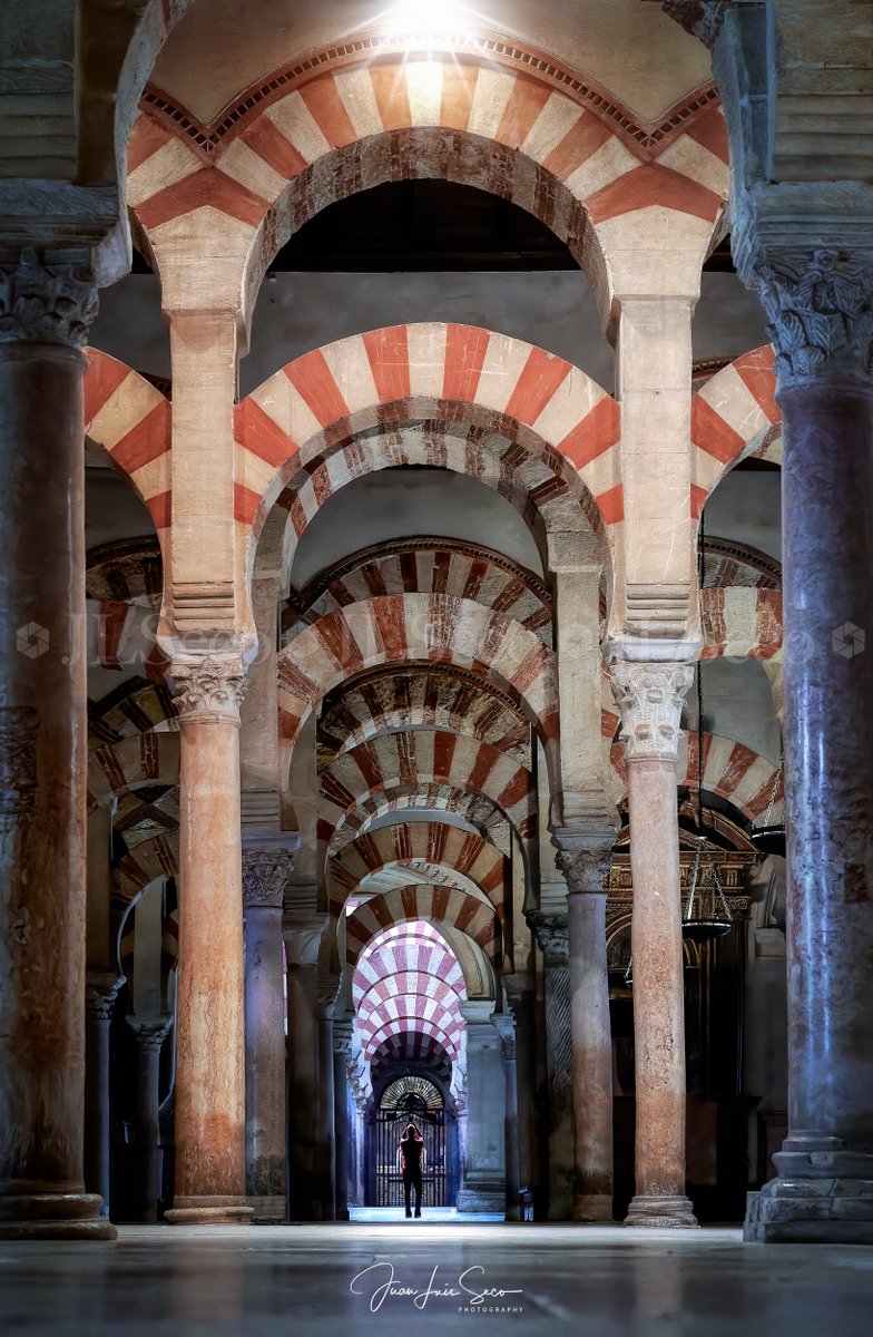 Cuando fluye la luz... Interior de la Mezquita-Catedral de Córdoba.
<a href="/Cordoba_spain/">ℂÓℝ𝔻𝕆𝔹𝔸</a> <a href="/CordobaESP/">Turismo de Córdoba</a> <a href="/MencantaCordoba/">Córdoba (España)</a> <a href="/VerCordoba/">Que ver en Córdoba</a> <a href="/TurismoAndaluz/">Turismo Andalucía</a> <a href="/viveandalucia/">Vive Andalucía</a>