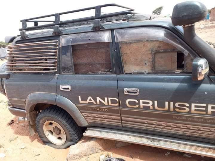 MowliidHaji's tweet photo. #UPDATE: #Somalia's security forces successfully thwarted two suicide car bomb attacks on the outskirts of the #Dhusamareb town in #Galgudud region on Thursday.โจThe explosions occurred at a security checkpoint in #Qodax village which is located at the town's entrance, according to officials.
One security personnel died & another one injured after they put their vehicles in front of the explosive cars- per sources.
Dhusamareb has been the temporary base of President @HassanSMohamud for leading the offensive against #AlShabab.
Al Shabab claimed responsibility for the attack.
