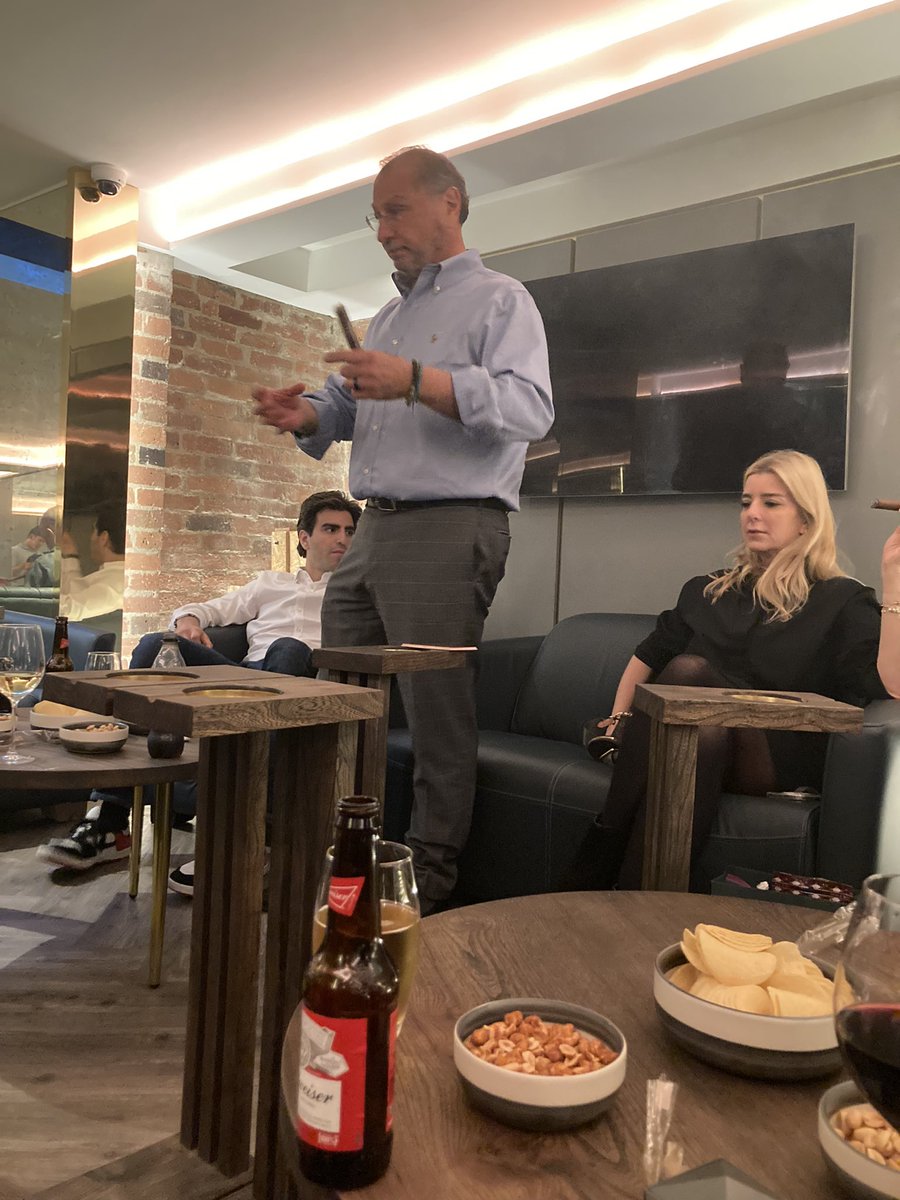 ldncigarsmoker's tweet photo. Wow what an incredible evening venturing out to @Farrants_Cobham (they have a wonderful cigar sampling lounge!) to smoke the Hiram &amp; Solomon #VeiledProphet 🙏 Feeling very humble to attend such an event. https://t.co/7JVsOZl7zk