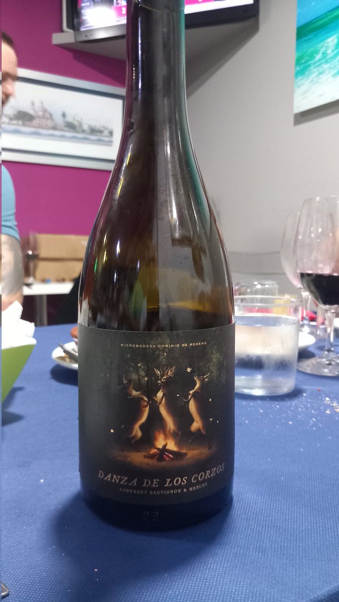 PepGranellTrave's tweet photo. Anoche pasaron cosas.
Magnífica cata y cena para conocer esta #bodega
Microbodega Dominio de Rodeno #azuebar #castellon
Gracias @dconejero por la invitación al evento 👌🍷🍇🤤
#winelover #wine #Vinotinto #bodega #winelovers #drink #BuenosDias #Jueves #September #enologia https://t.co/6lTxxWcIaF