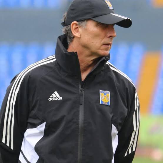 GalenoXXXT's tweet photo. Luchó por NO descender.
Se quedó para Ascender. 
Esperó con paciencia.
Nos levantó.
Creyó en Córdova
LEVANTÓ LA OCTAVA.
LEVANTÓ EL CAMPEÓN DE CAMPEONES.
Creé en Laínez, en Marcelo, en Garza, en la Cantera.
LEVANTÓ EL CAMPEÓN DE CAMPEÓN DE CAMPEÓN DE CAMPEONES.

SU NOMBRE: SIBOLDI https://t.co/0SMoljPVsK