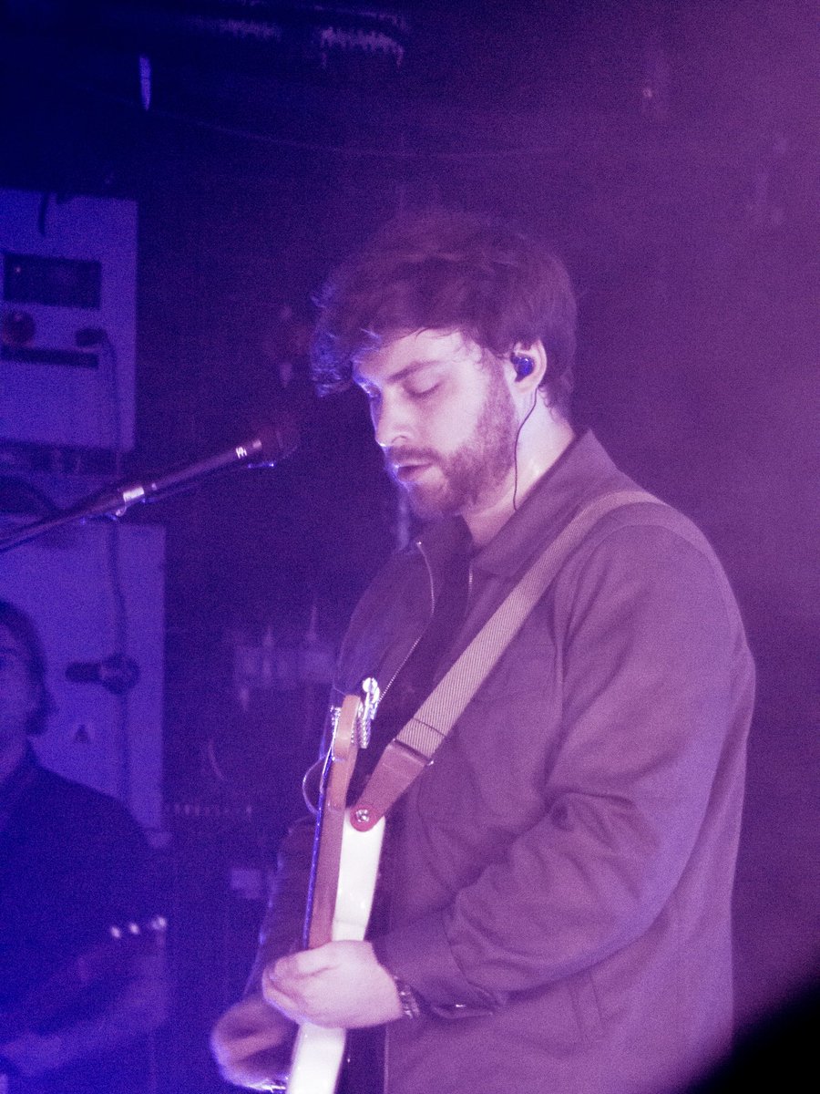 mohopoly's tweet photo. thread of photos i took on my point and shoot at lovejoy’s show in london! (27/09/23) https://t.co/urhpvflFhg