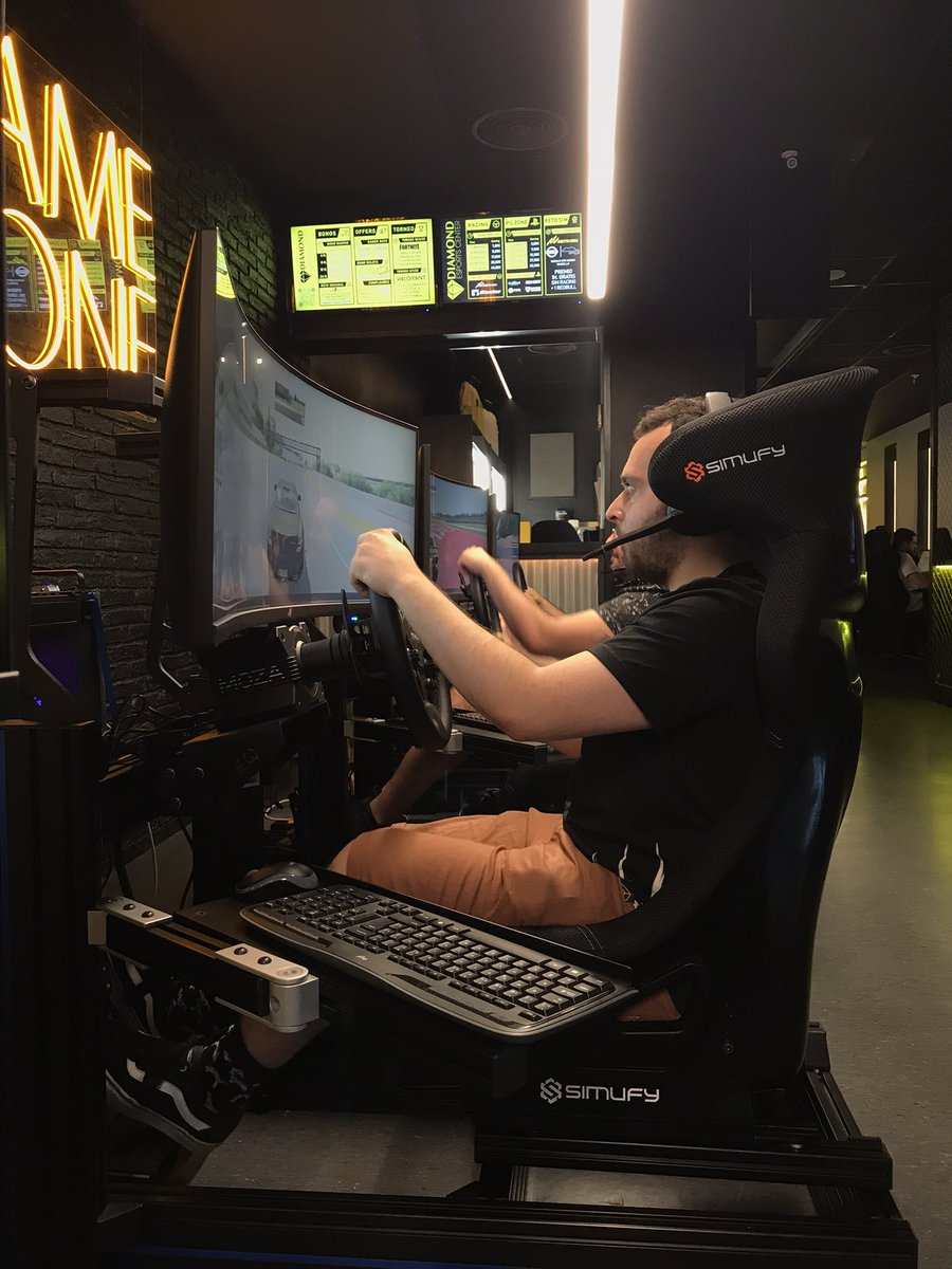No hay mejor plan que pasar la tarde a todo GAS en nuestros Sim Racing 🚙💎

#centrogamingmadrid #centrogamingbarcelona #gamingcenter #madrid #barcelona🥳🥳🥳🥳🥳 #dota2fun #Dota2 #dota2girls #dota2heroes #moba #ESLONE #eGGNetwork #DreamLeague  
Original: DiamondEC_MAD