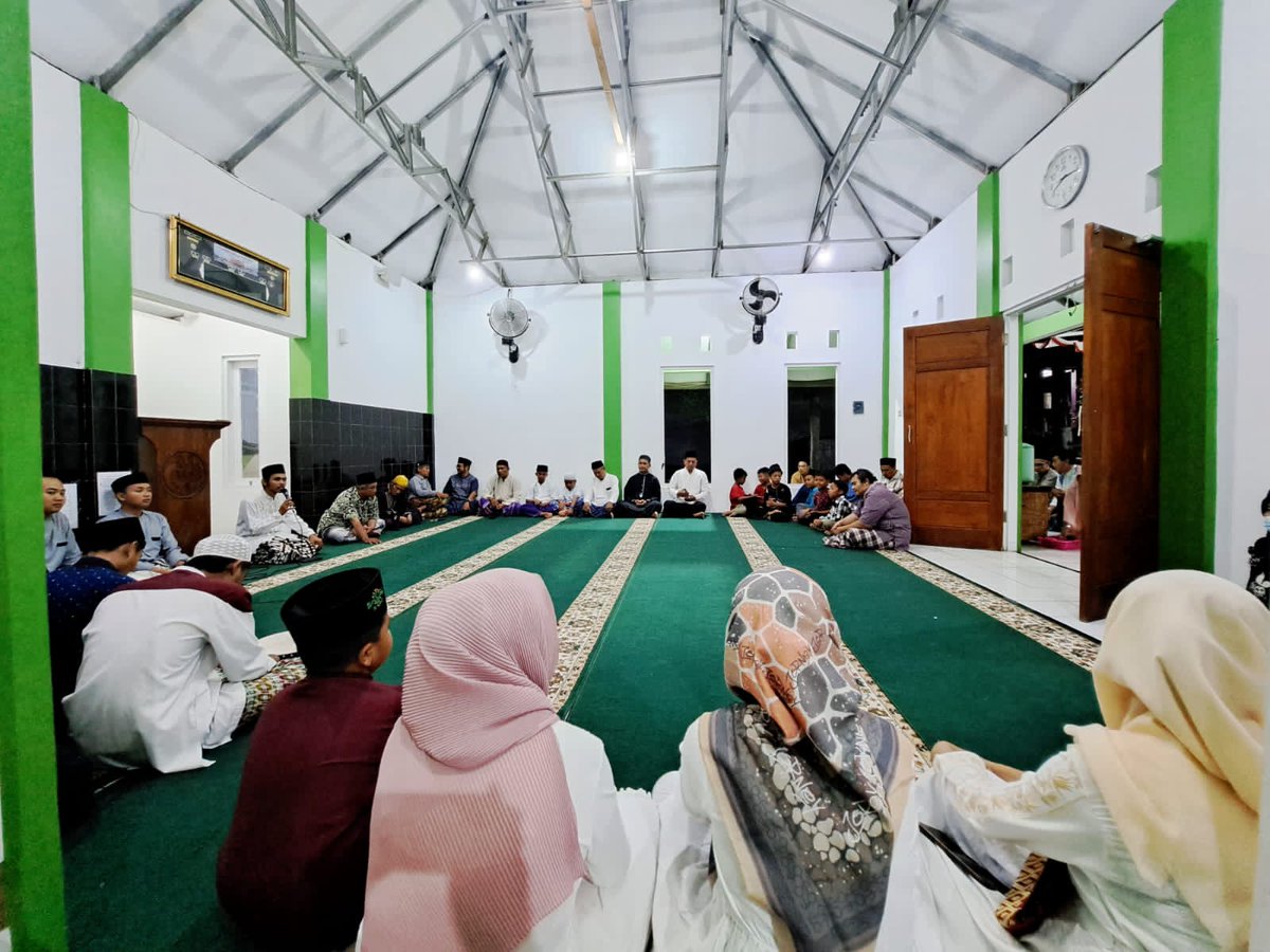 davidwildan's tweet photo. Peringatan Mauli Nabi pembacaan dziba https://t.co/eyFygsQB5j