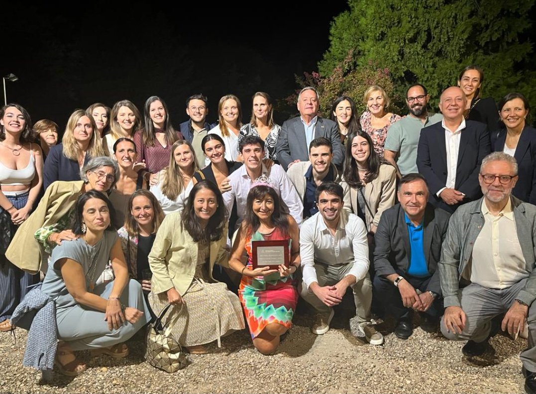 No podemos estar más orgullosos de la Dra. Rosa Girón, que recibió ayer el Premio a la Trayectoria Profesional y Científica en los XXIII Premios de Neumomadrid. Un gran ejemplo para todos. ¡Enhorabuena Rosa!