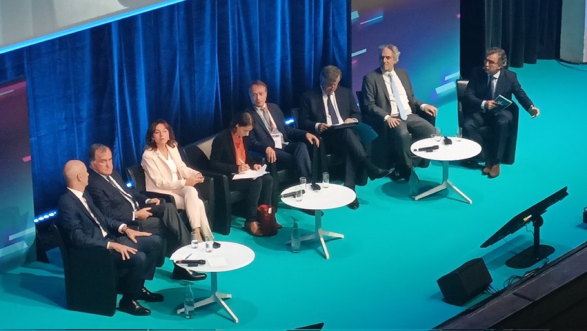 GroupeAlpha (@groupealpha) on Twitter photo L'industrie & la transition écologique, avec :
🔹 <a href="/RolandLescure/">Roland Lescure</a>
🔹 Pierre Ferracci
🔹 <a href="/CaroleDelga/">Carole Delga</a> <a href="/Regionsdefrance/">Régions de France</a>
🔹 <a href="/BinetSophie/">Sophie Binet</a> <a href="/lacgtcommunique/">La CGT</a>
🔹 <a href="/AsselinFasselin/">François Asselin</a> <a href="/CPMEnationale/">CPME</a>
🔹 <a href="/Romanet/">Augustin de Romanet</a> <a href="/GroupeADP/">Groupe ADP</a>
🔹 <a href="/asaubot/">Alexandre Saubot</a> <a href="/FR_Industrie/">France Industrie</a>
#animation <a href="/ArnaudArdoin/">Arnaud Ardoin</a> L'industrie & la transition écologique, avec :
🔹 <a href="/RolandLescure/">Roland Lescure</a>
🔹 Pierre Ferracci
🔹 <a href="/CaroleDelga/">Carole Delga</a> <a href="/Regionsdefrance/">Régions de France</a>
🔹 <a href="/BinetSophie/">Sophie Binet</a> <a href="/lacgtcommunique/">La CGT</a>
🔹 <a href="/AsselinFasselin/">François Asselin</a> <a href="/CPMEnationale/">CPME</a>
🔹 <a href="/Romanet/">Augustin de Romanet</a> <a href="/GroupeADP/">Groupe ADP</a>
🔹 <a href="/asaubot/">Alexandre Saubot</a> <a href="/FR_Industrie/">France Industrie</a>
#animation <a href="/ArnaudArdoin/">Arnaud Ardoin</a>
