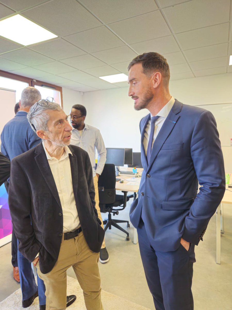 guillaumecairou's tweet image. #innovation | J&apos;ai eu le plaisir d&apos;assister à l&apos;inauguration de #PiCube, un tout nouvel incubateur de projets d&apos;entreprise situé à @MairieAcheres et opéré par @join_wacano de @CCI_Paris_IdF 🚀

Les #Yvelines sont un territoire propice à l&apos;investissement d’avenir et à…