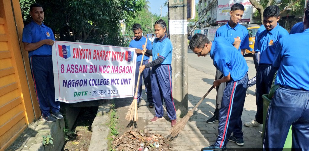 nccner's tweet photo. 8 Assam Bn NCC
#SwachhataHiSeva, Cadets of Nowgong University carried out Cleaning of the statue of the Father of the Nation as a symbol of respect. #GarbageFreeIndia #SwachhBharat #SHS2023 #PuneetSagar
@SwachhBharatGov @swachhbharat https://t.co/mdqGjYc0lJ