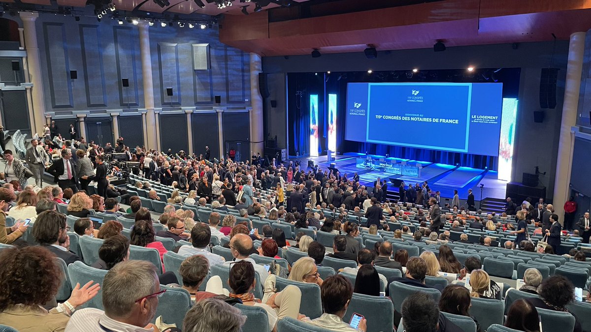 Notaires_CSN's tweet photo. 2ème journée du @CongresNotaires : #Notaires et collaborateurs : pour suivre en direct la cérémonie solennelle d'ouverture du 119e #CongresNotaires, rendez-vous sur votre intranet ! #NotairesdeFrance #Notariat https://t.co/pjyyqKG8JF