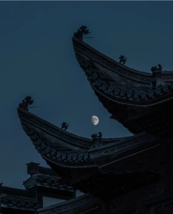 pingtanchina's tweet photo. Have you looked up in the night sky? The autumn moon seems brighter during the Mid-Autumn Festival. In China, the full moon symbolizes prosperity and reunion for the family. 
#MidAutumnFestival #moonfest #Chineseculture https://t.co/vSmMHR1bsh