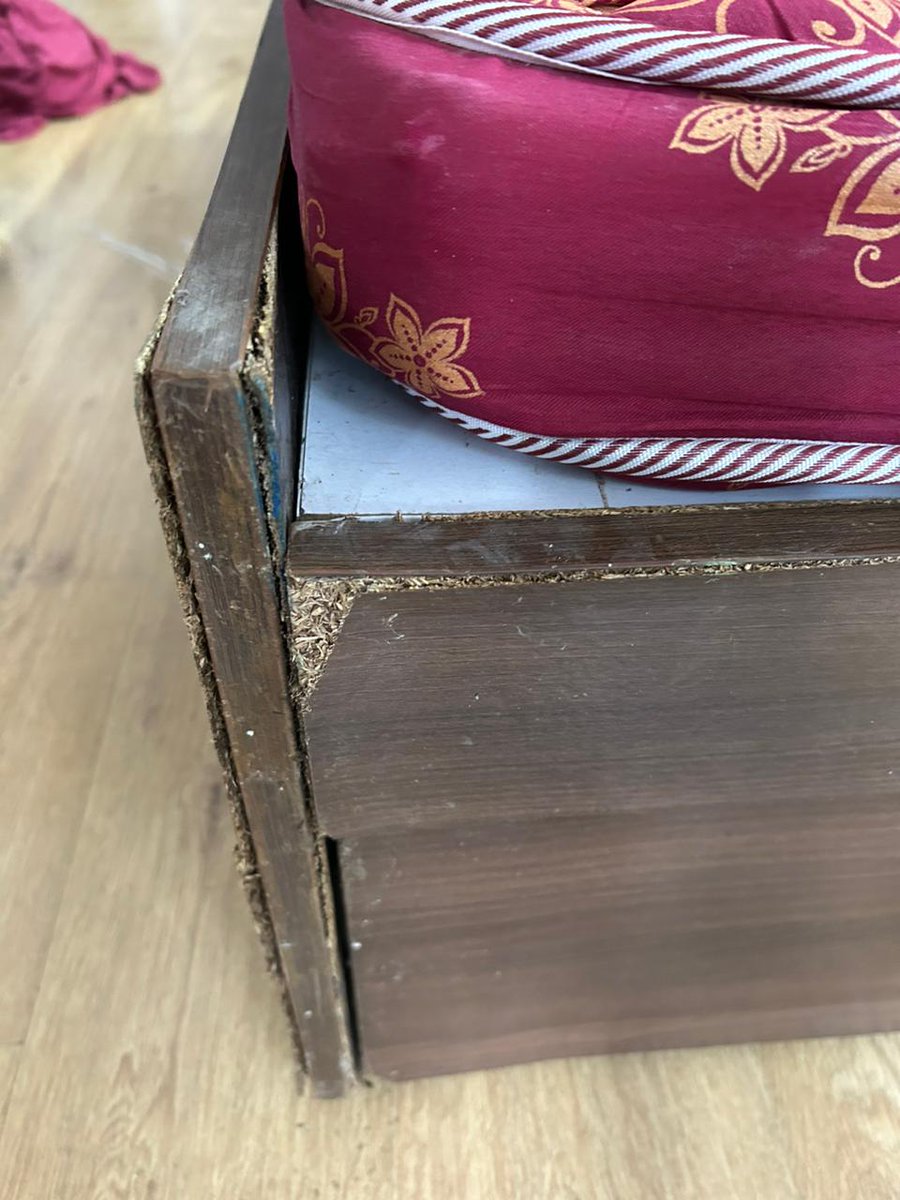 kashmira_rao's tweet photo. @AmitKumarA Availed @nobrokercom packers &amp; movers services for moving items from Mumbai to Bangalore. Pathetic service as many items damaged. Damage to the extent of Rs. 1,93,850/-. 3 cartons Trying to force us to close the matter by offering Rs 11,500 and only a month to accept https://t.co/ot8HZussQa
