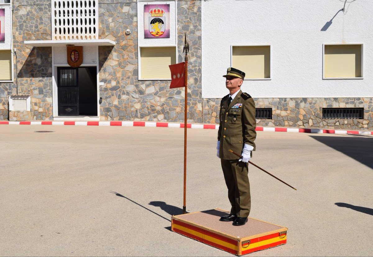FUTER_ET's tweet photo. Se ha celebrado el Aniversario de creación del #RIPAC5 "Zaragoza" y de la Bandera "Ortiz de Zárate" III #Paracaidistas en el Acuartelamiento "Santa Bárbara" en Javali Nuevo #Murcia. Estos actos son importantes para conmemorar la historia🇪🇸 y los logros de ambas unidades.
#BRIPAC https://t.co/00DHpQjDsL