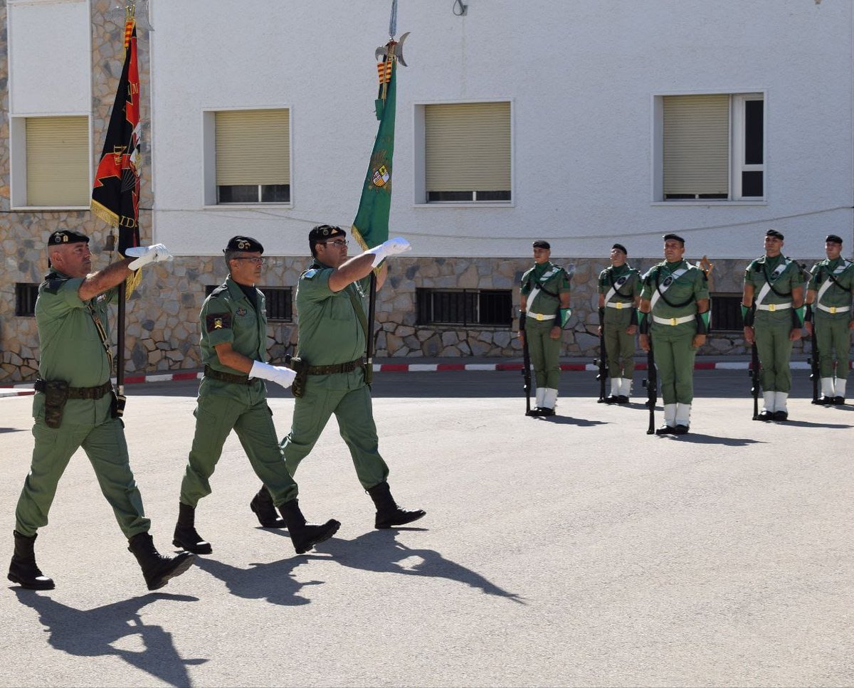 FUTER_ET's tweet photo. Se ha celebrado el Aniversario de creación del #RIPAC5 "Zaragoza" y de la Bandera "Ortiz de Zárate" III #Paracaidistas en el Acuartelamiento "Santa Bárbara" en Javali Nuevo #Murcia. Estos actos son importantes para conmemorar la historia🇪🇸 y los logros de ambas unidades.
#BRIPAC https://t.co/00DHpQjDsL
