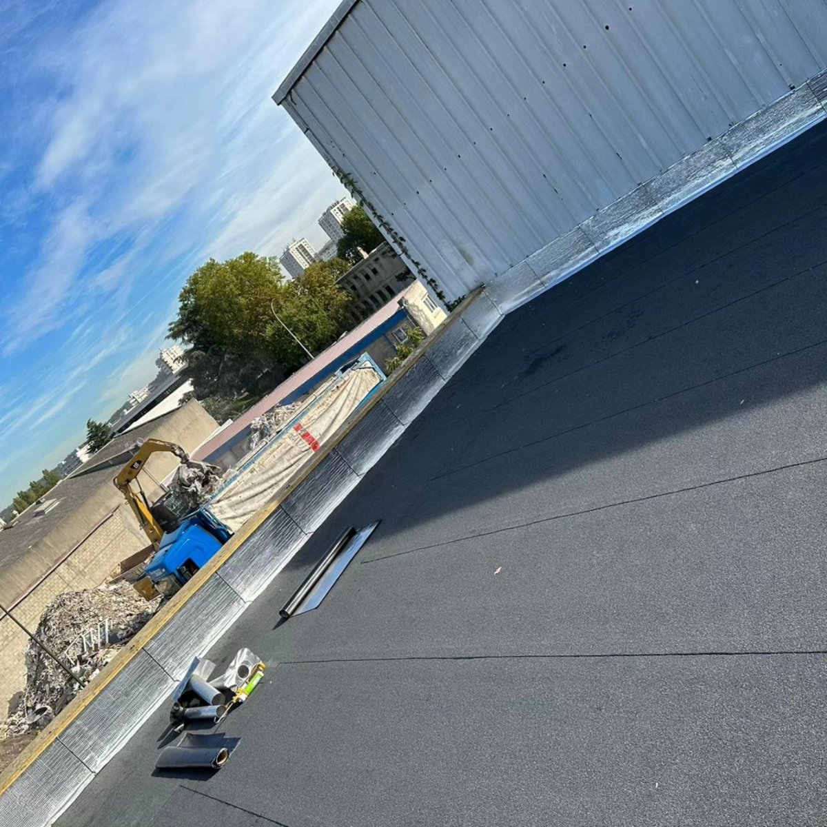 Albat_idf's tweet image. Etanchéité bi-couche ✅️

#chalumeau #chantier #travaux #btp #vegetalisation #terrasse #terre #gravillon #velux #iledefrance #paris #Étanchéité
#TravauxDétanchéité
#ToitureÉtanche
#Construction
#Bâtiment
#Imperméabilisation #Infiltrations #RéparationToiture #ÉtanchéitéToit