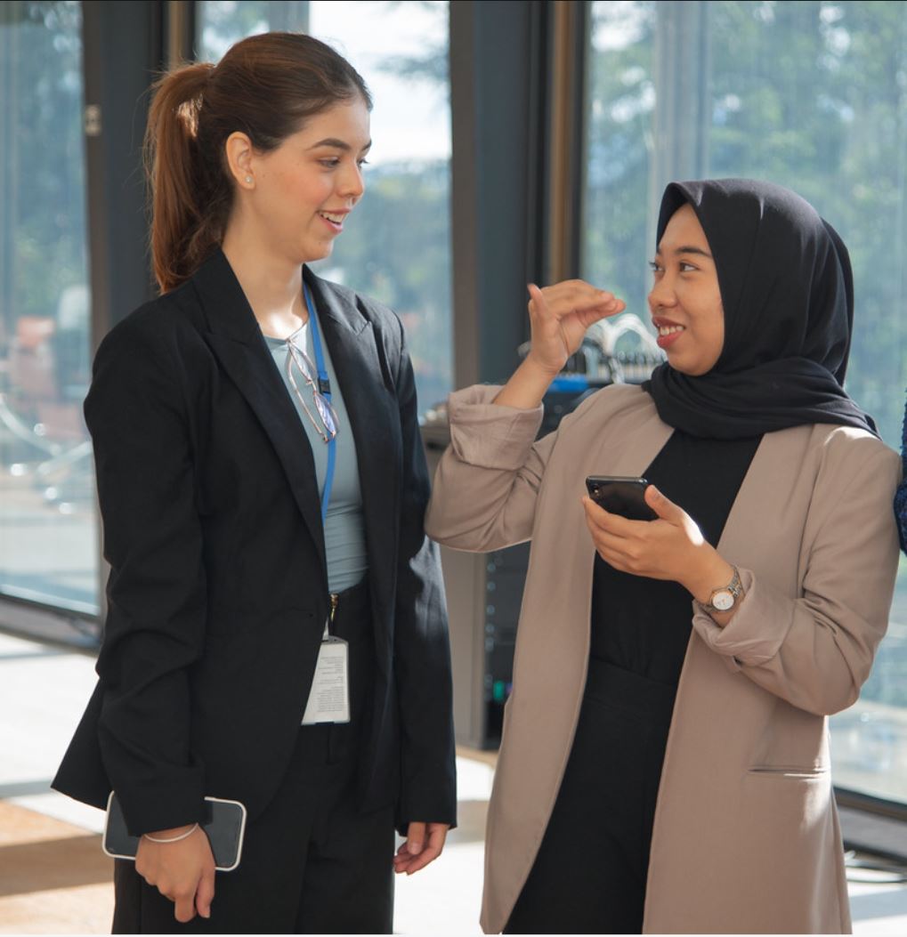 UNGeneva's tweet photo. #TBT to last week, when we marked the International #SignLanguage Day at @UNGeneva. Participants had a chance to delve into the world of sign languages by learning their first signs on the spot.

More photos 📸 https://t.co/wqJW6GoJmW
Info about the Day ➡️ https://t.co/ALKcaKMWmW https://t.co/Qe0BAUfB6K