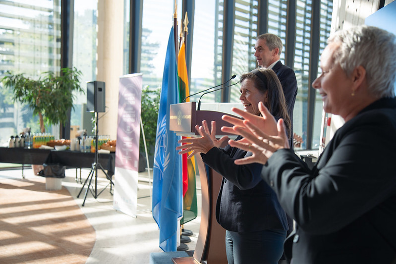 UNGeneva's tweet photo. #TBT to last week, when we marked the International #SignLanguage Day at @UNGeneva. Participants had a chance to delve into the world of sign languages by learning their first signs on the spot.

More photos 📸 https://t.co/wqJW6GoJmW
Info about the Day ➡️ https://t.co/ALKcaKMWmW https://t.co/Qe0BAUfB6K