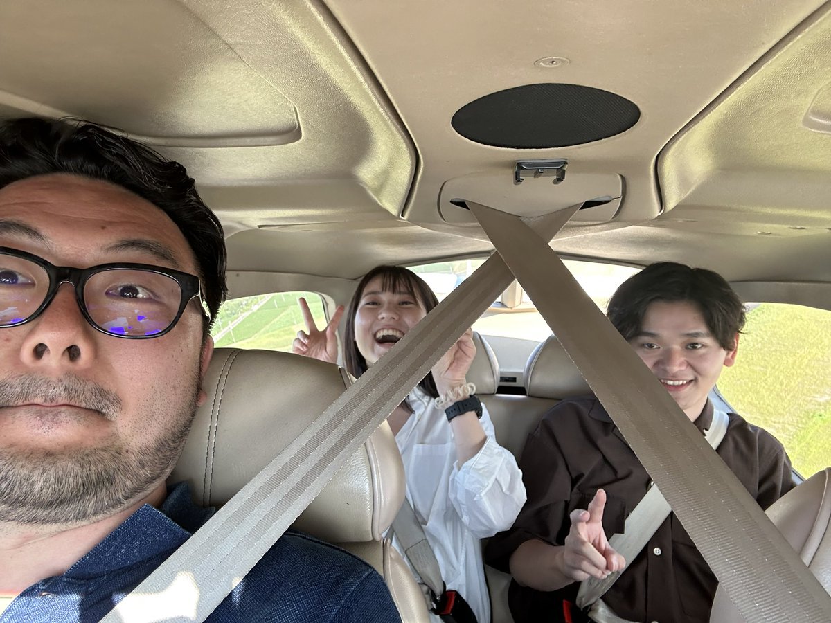 ishikawa_ssoken's tweet photo. 白潟総研社員旅行GAP、ラストアクティビティはセスナでの桜島周遊！！！

すげぇ体験でした、、！

バチェラーかと思った。これはバラもらっちゃうわ。

#SsokenGap2023 https://t.co/0XHRNMSvmX