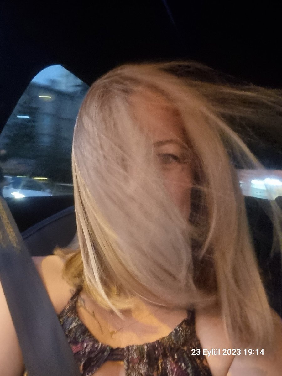 jadethecurly's tweet photo. #tibiti cam açıkmışta selfi çekerken 😂 https://t.co/ExMJK3BUym