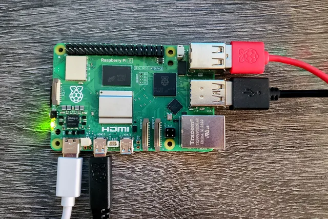elhackernet's tweet photo. La Raspberry Pi 5 ya está aquí

4 años después del lanzamiento de la Raspberry Pi 4, llega la Raspberry Pi 5 con un aumento de rendimiento y compatibilidad con PCIe 2.0

La Raspberry Pi 5 4GB por 60$ y 8GB por 80$ a finales de octubre
https://t.co/IRYZ76Ssvb https://t.co/aalL3lsFXk