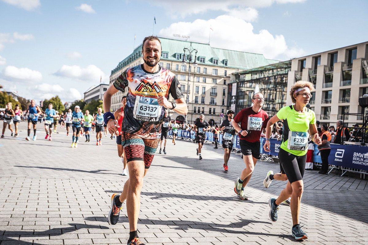 blasmataix's tweet photo. 🏃🏼‍♂️El domingo 24 de septiembre de 2023 corrí la @berlinmarathonE 🇩🇪 mi segunda de las seis World Marathon Majors ⭐️⭐️ consiguiendo mi mejor marca personal en esta distancia: 42K en 03:44:47
Sufrida tanto como disfrutada, pero así es la maratón 💪🏻 https://t.co/Cl7OgmCPol