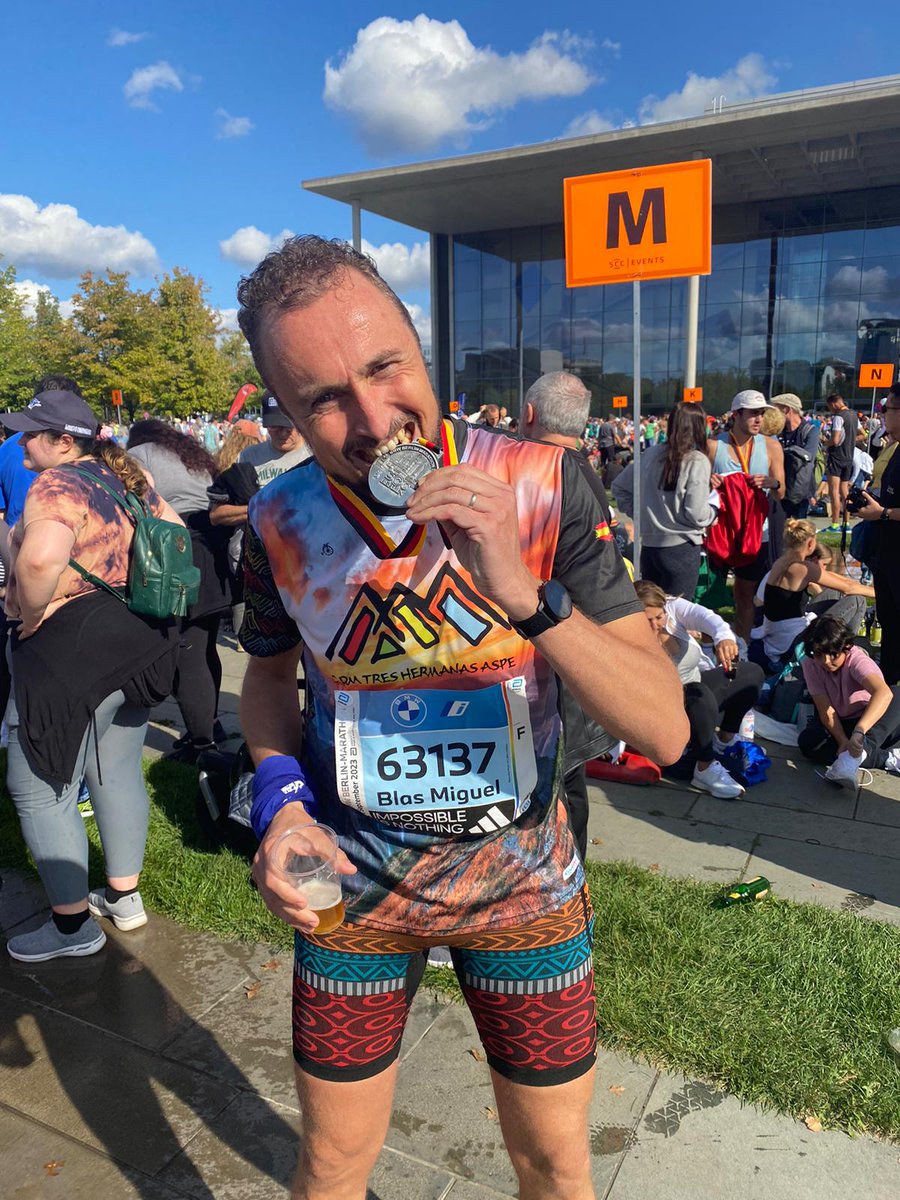 blasmataix's tweet photo. 🏃🏼‍♂️El domingo 24 de septiembre de 2023 corrí la @berlinmarathonE 🇩🇪 mi segunda de las seis World Marathon Majors ⭐️⭐️ consiguiendo mi mejor marca personal en esta distancia: 42K en 03:44:47
Sufrida tanto como disfrutada, pero así es la maratón 💪🏻 https://t.co/Cl7OgmCPol