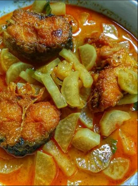 When we say we make you what you order, we don't play about. Karibu @kangshotel. You order, we deliver.
Wet fry Kuku Kienyeji mixed with potatoes and Vegetabled wet fry fish. #Food  #authenticcuisine #deliciousdishes #malindikenya #tembeakenya