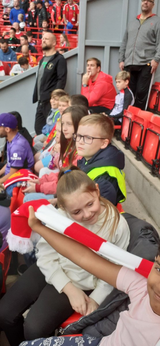 GSPSCalmC's tweet photo. Children attend LFC V West Ham game at the weekend and had a wonderful time! A credit to our school. With thanks to @LFCFoundation @Red_Neighbours @GSPSCalmC @GwladysStPrim https://t.co/LTYEle9eIY