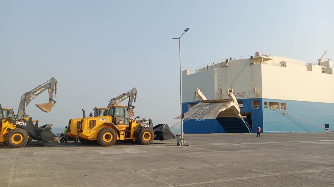 wwe_auctions's tweet image. Building Smiles Worldwide!  Exporting top-notch used construction machinery to our satisfied customers. We&apos;re not just doing business; we&apos;re transforming lives, our machines do make a change. 
#TransformationInMotion #MachineryMasters #ChangingLives #ConstructionMachinery