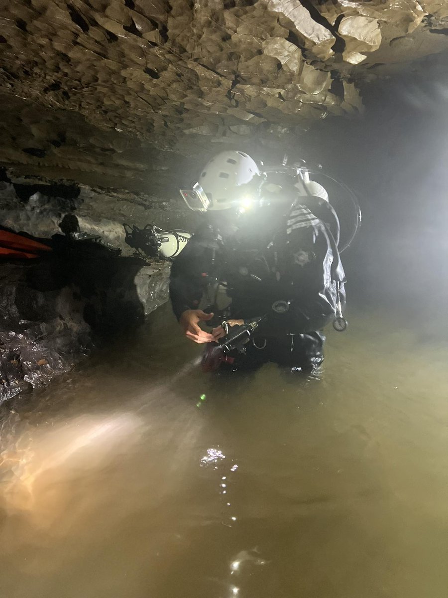 ScubaUncle's tweet photo. Cave exploring.
#scuba #scubadivung #cave #cavediving https://t.co/RfDtfJYmdk
