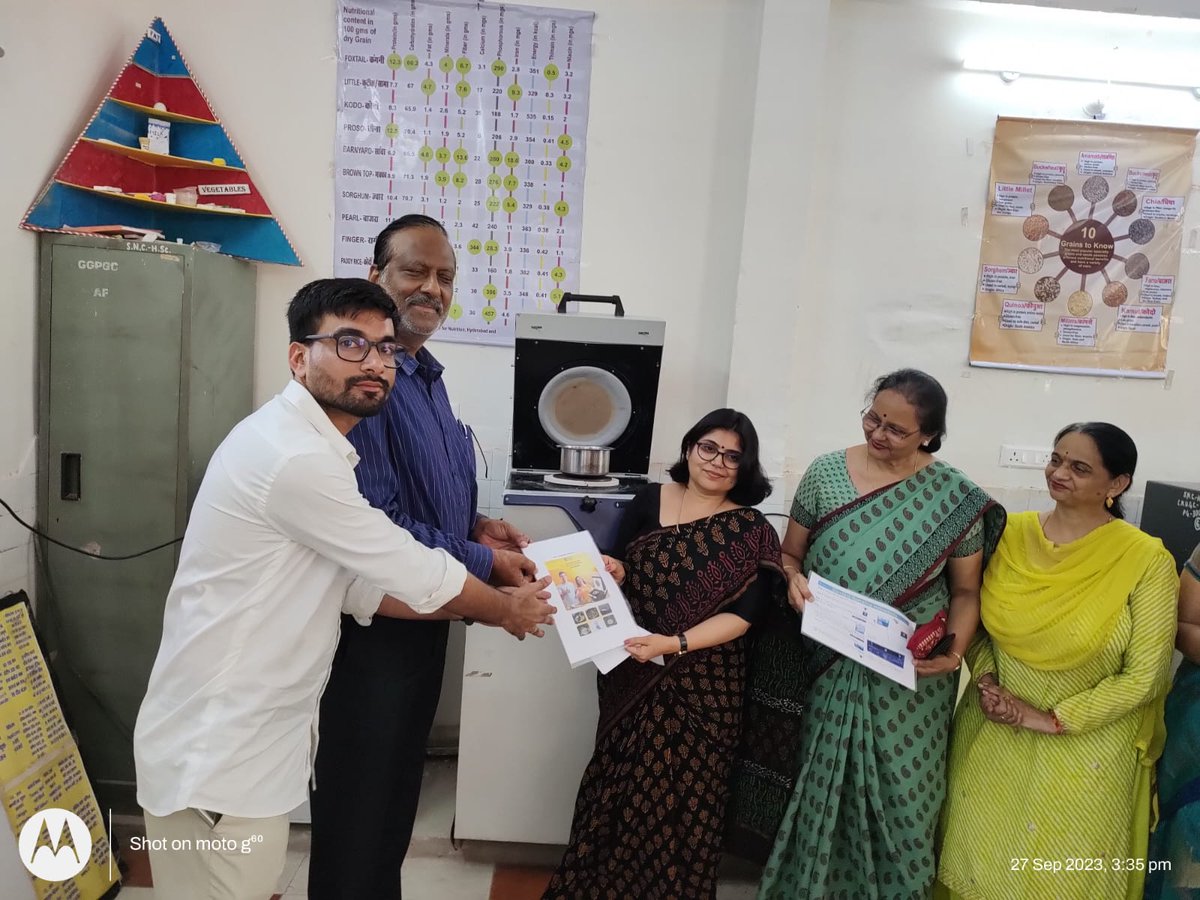 दिनांक 27.09.2023 को मध्यप्रदेश ऊर्जा विकास निगम द्वारा IOCL द्वारा निर्मित सोलर कुकर ‘‘सूर्य नूतन‘‘ का तीन स्थलों, ऊर्जा भवन, एक्सिलेन्स कॉलेज तथा नूतन कॉलेज भोपाल मे सफलता पूर्वक स्थापना कर, इसकी प्रशिक्षण कराया गया 
 <a href="/iaskarmveer/">Karmveer sharma</a> <a href="/BajSurendra/">Dr. SURENDRA BAJPAI</a> <a href="/DirRnD_iocl/">Director IndianOil Research & Development</a> <a href="/beeindiadigital/">Bureau of Energy Efficiency (ऊर्जा दक्षता ब्यूरो)</a>