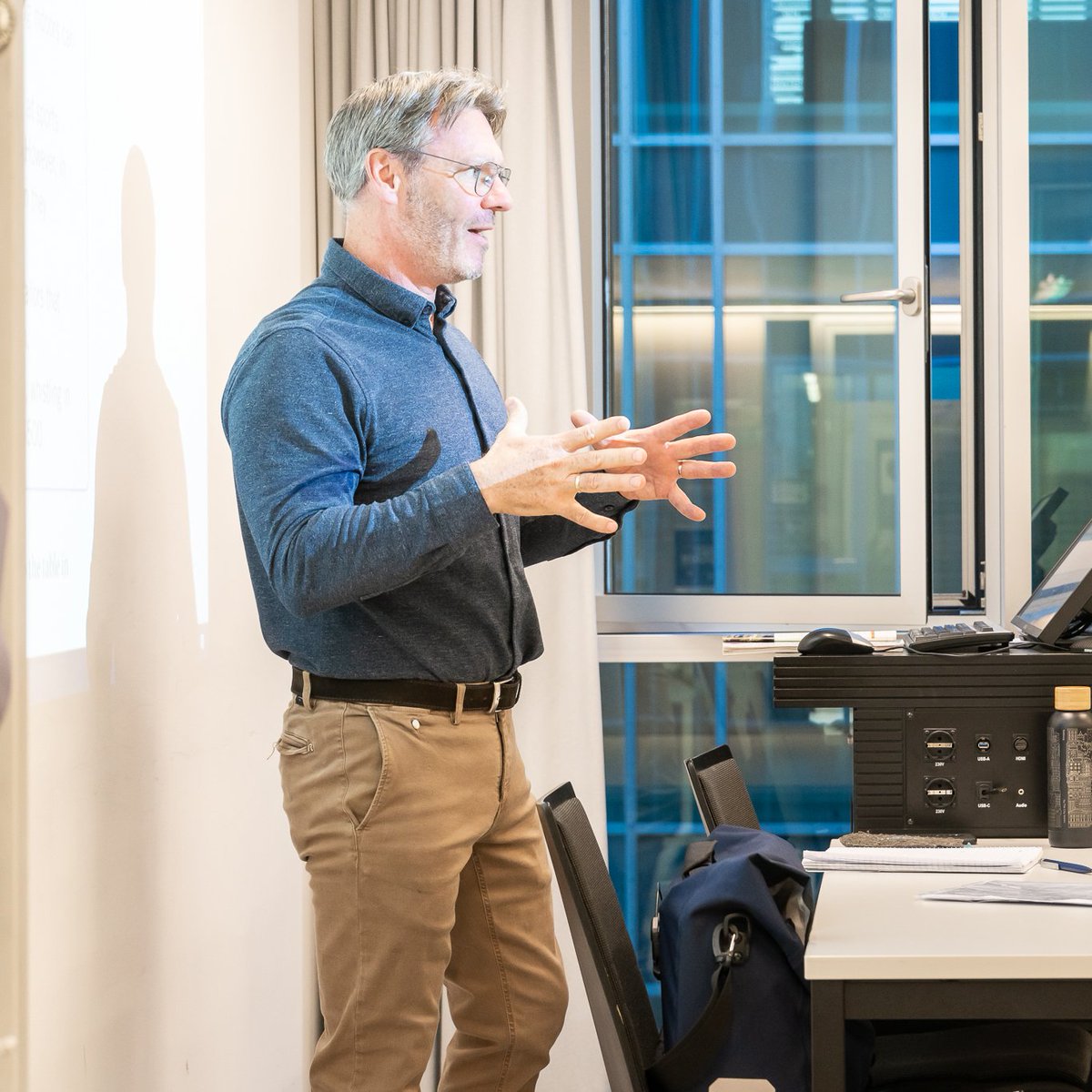 In sehr vielen unserer Sprachkurse gibt es noch freie Plätze! Derzeit gibt es Kurse in 12 Sprachen (neu: Chinesisch) + Spezialkurse
Ab Mo, 2.10., kann man sich während der Öffnungszeiten (Mo-Fr 8:30-12:00, Mo+Mi 14:30-17:00) ohne Termin anmelden t1p.de/kgqcg
@PLUS_1622