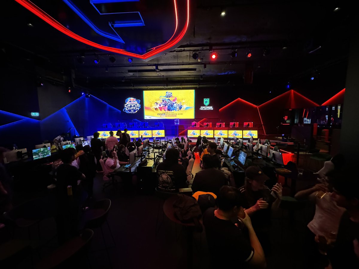 It’s been a hot minute but I’m back in my natural habitat running some VLAORANT with the boys <a href="/crashobs/">Chris</a> <a href="/digitalcasts/">Digital</a> 

Was nice to see some old faces and put some new faces to names tonight, thanks to everyone who came by!