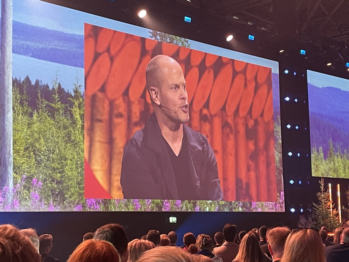 #NBF Tim Ferriss puhuu simppeleitä mutta niin vaikeita asioita: oikeat asiat VS. Asioiden oikein tekeminen, huonoa prosessia ei saa toimivaksi, vaikka kuinka lisää resursseja jne. #johtaminen #kehittäminen funtsittavaa kaikille!