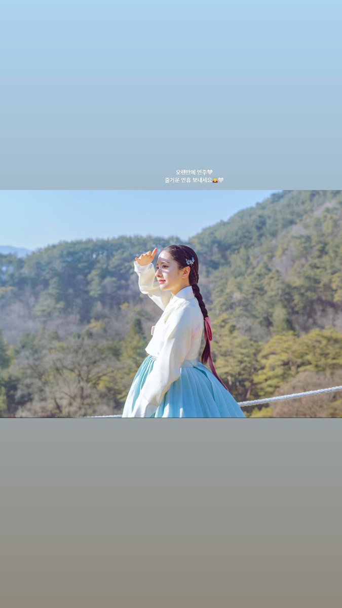 sarwangizna's tweet photo. Potret lainnya dari Lee Yeonju telah terungkap untuk kalian pada hari perayaan 𝖢͟𝗁͟𝗎͟𝗌͟𝖾͟𝗈͟𝗄͟ ini. Putri Yeonju yang selalu tampil anggun dengan hanbok tradisional yang ia kenakan, penampilan yang sangat memikat. Semoga kalian akan menyukai potret yang telah aku unggah! ★ https://t.co/AFmyg2w7Vg