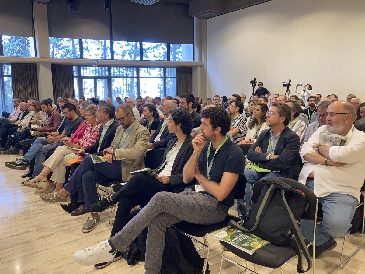 cresidusvo's tweet photo. Jordi Serra, president del @Bioenergia_Cat  inaugura el II Forum Biogàs de Catalunya que se celebra a @granollers  i dona la benvinguda als més de 200 assistents #FòrumBiogas @Bioenergia_Cat @cresidusvo https://t.co/uIIVQ6sLx9