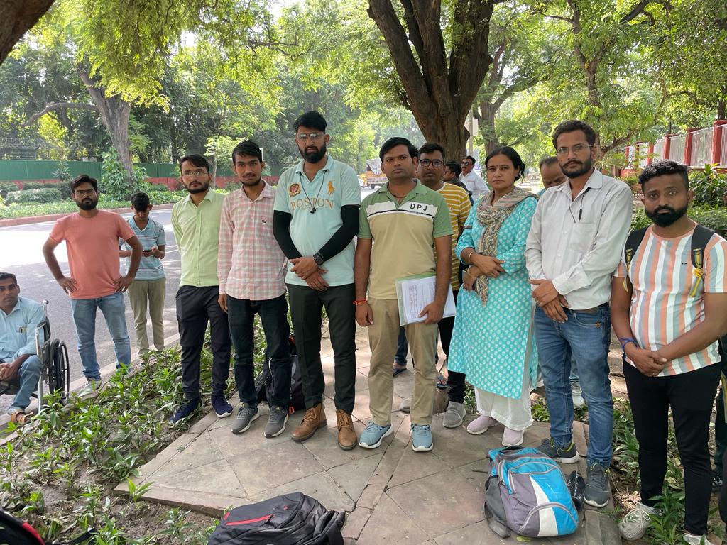 aryantinku123's tweet photo. #IT वाले साथियों की बात सुनो ओर #सरकार_रिपीट_की_गारंटी_लो, 
 @ashokgehlot51

 जी आलाकमान के पास भी पहुँच गये अब तो अपनी 🖋कलम की ताकत दिखा दो ताकि 4500 बेरोजगारो का भला हो

#कंप्यूटर_अनुदेशक_भर्ती_में_शिथिलता_दे

 @Dr_Uditraj

 @KRajuINC

 @kharge https://t.co/BXa1KXxnGq