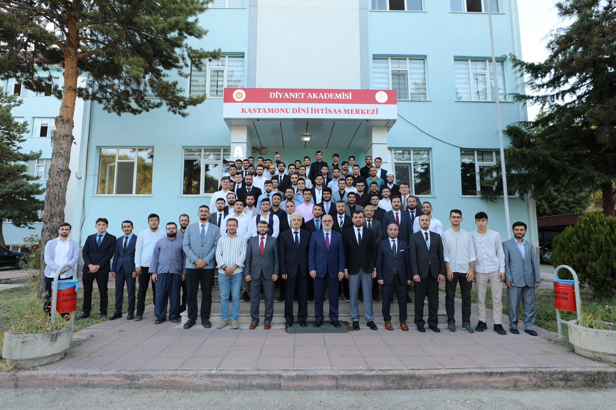 Diyanet Akademisi Başkanı Doç. Dr. Enver Osman Kaan  Kastamonu Dini  İhtisas Merkezini ziyaret etti. Akademi merkezinde çeşitli incelemelerde bulunan Akademi Başkanı Kaan, aday din görevlilerine " modern dünyada müslümanca duruş nasıl olmalı"  konulu konferans verdi.