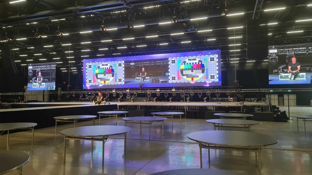 hirender2016's tweet photo. Wurth Norge AS held a dinner party to celebrate its 50th anniversary, using 1 set #Hirender server to control the 112㎡ #LED screen.
#HirenderS3 #MediaServer #CentralControl #ArtandTechnology #Entertainment #AudioVisual #AVrental #Festival #Conference #Anniversary #StageShow https://t.co/7Vb7kRdGlF