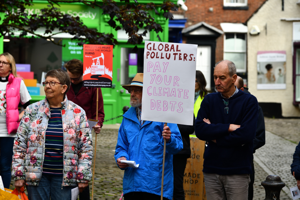StuartGreen76's tweet photo. Campaigners gathered for a Vigil for the Climate in Ashbourne UK on Saturday 23rd September 2023 calling on the UK Prime Minister to make global polluters pay to fund the international Loss &amp; Damage Fund. Photos: Kevin Wright / Bluebell Photography #MakePollutersPay #MPPAD https://t.co/XjYQpU9D40