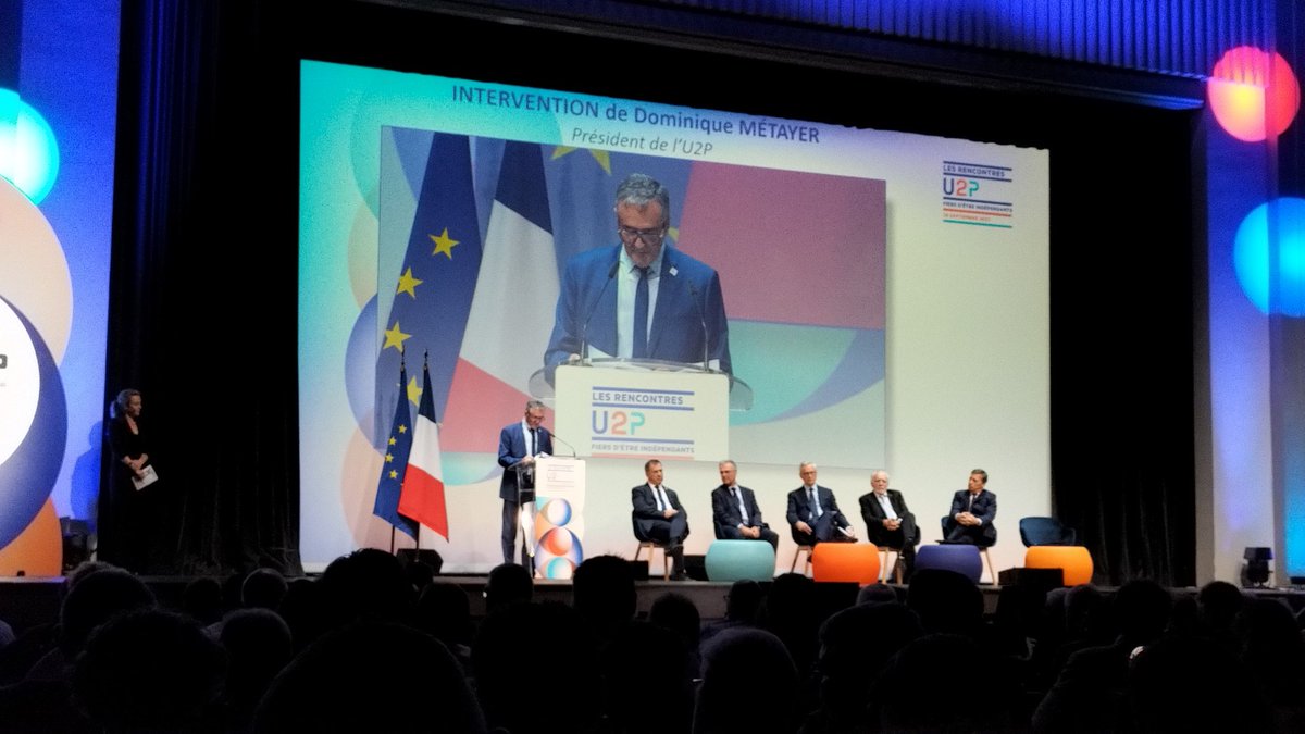 U2P_pdl's tweet photo. #Rencontres de l #U2P : intervention du président de l' U2P D Metayer devant Bruno Lemaire sur inflation, coût de l' energie, apprentissage,assiette des cotisations sociales des travailleurs indépendants .
#artisanat #ProfessionsLiberales #CommerceDeProximite https://t.co/oyw201vPxe