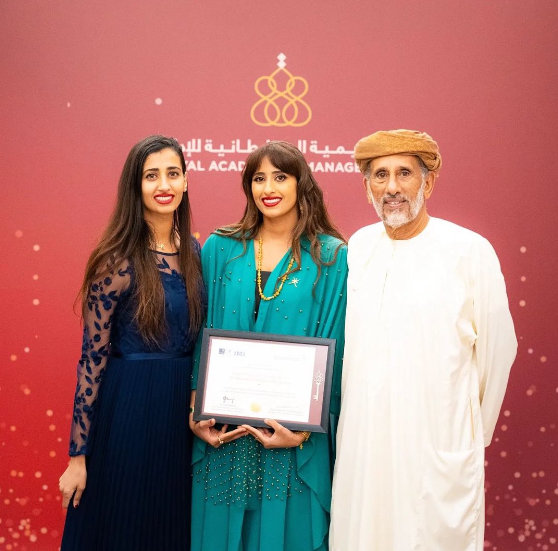 KHaribi's tweet photo. بالبركة بالتوفيق لأصدقائي وألمع عقول البلد والعالم 🌍 على تخرجهم 🎓 من برنامج #معا -القيادات التنفيذية بالقطاعين العام والخاص:
@lamyaharub @Abdullah_AlAbri @AishaAlSaifi1 @OTaxi_Oman @alfadhal77
ولجميع الخريجين من زملائهم النابغين 🙌🏽
#nclp https://t.co/Zy7vX2w0Zl