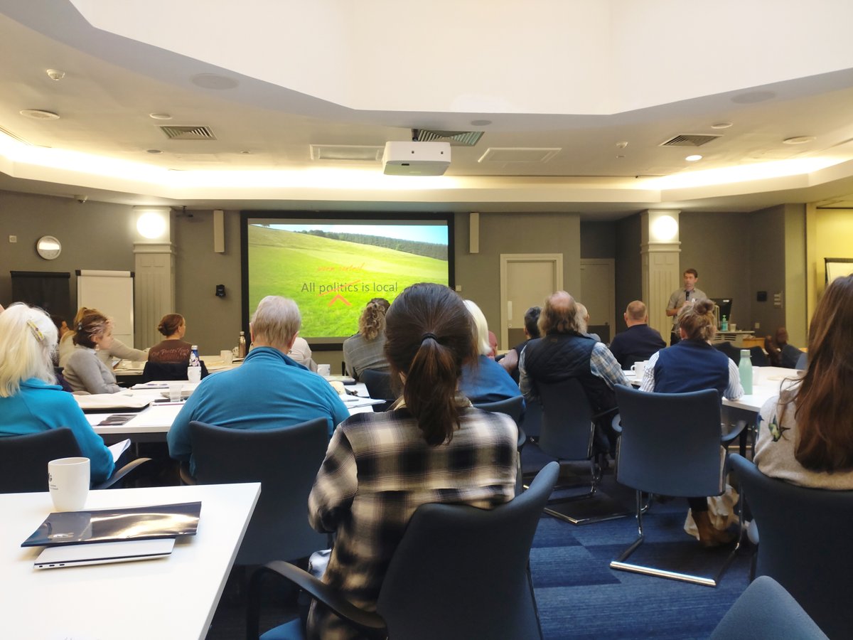 RoyalVetCollege's tweet photo. 🐑 Two RVC staff members recently gave talks at the @SheepVetsoc Autumn Conference in Glasgow

Dr Neil Paton, Lecturer in Farm Animal Health and Production presented on 'Sheep Scab' whilst Lecturer in Small Ruminant Health and Flock Management JP Crilly's topic was 'Worm Control' https://t.co/oAQohh6gxg