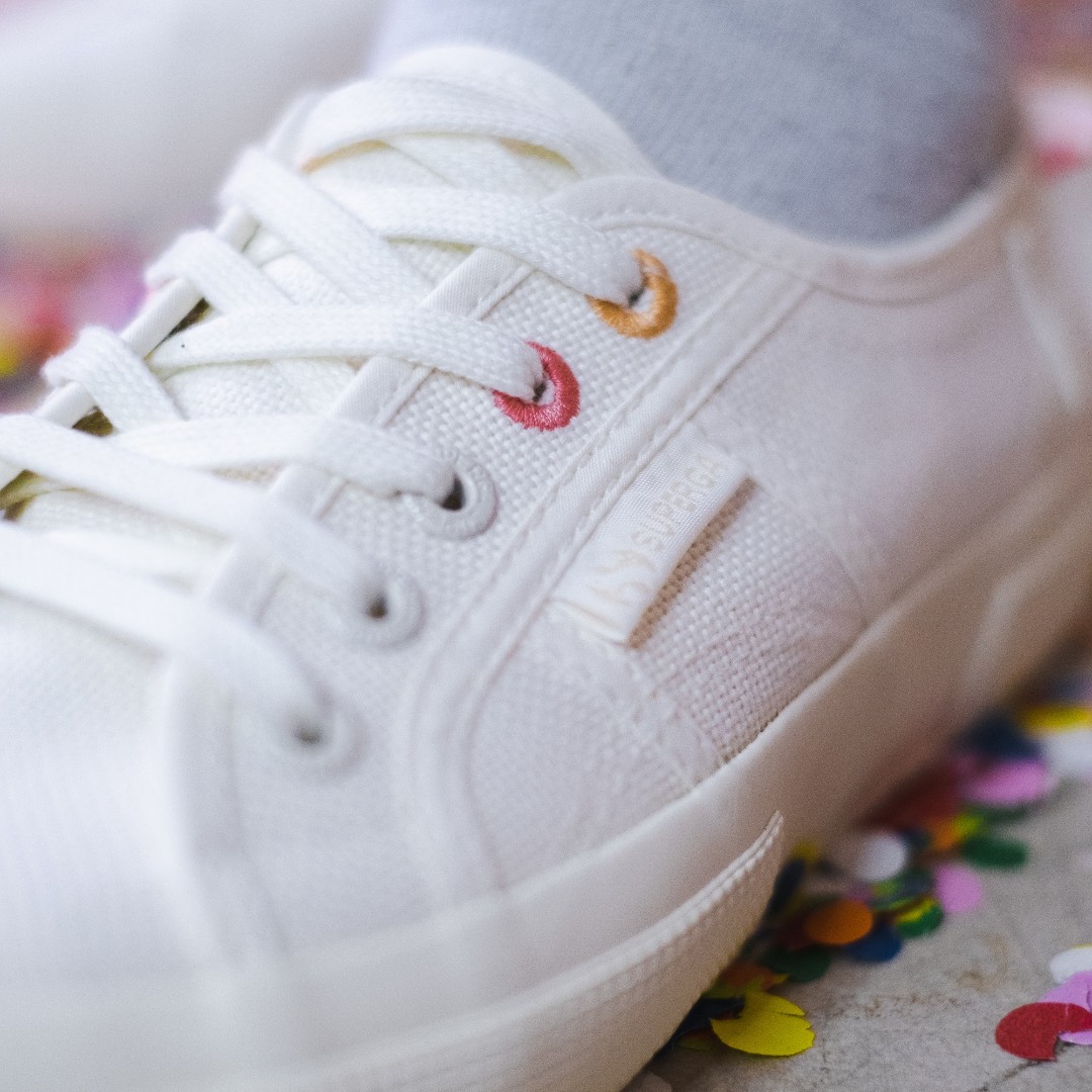 Fun and feminine in the 2750 Multi Tape!

#Superga
#SupergaLovers