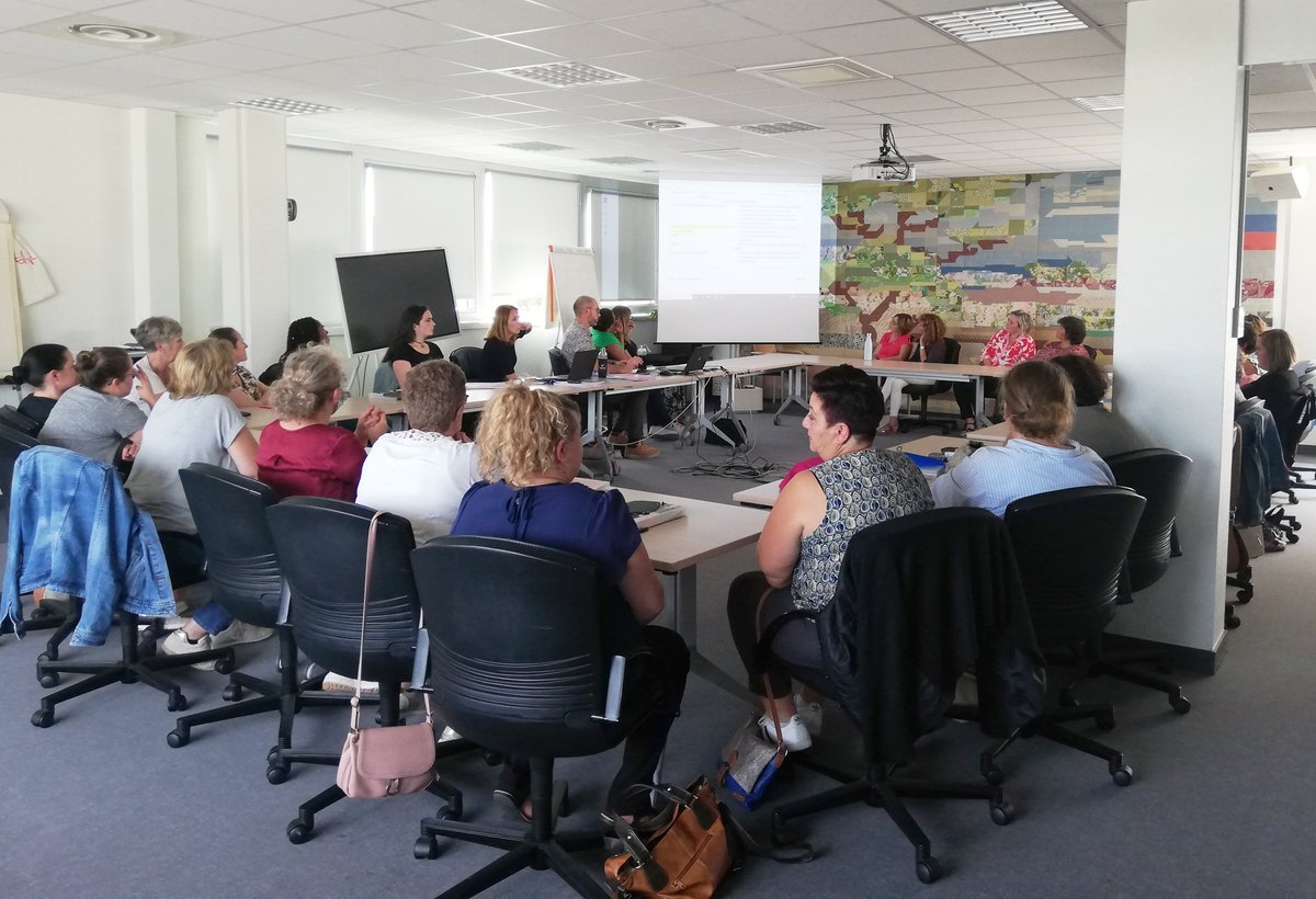 27 aides à domicile se sont réunies pour étudier le guide du tutorat AMPER. Les tutrices, plusieurs par secteur géographique, accompagnent et forment les nouveaux salariés afin de faciliter leur intégration
#intégration #tutorat #aideàdomicile #qvt