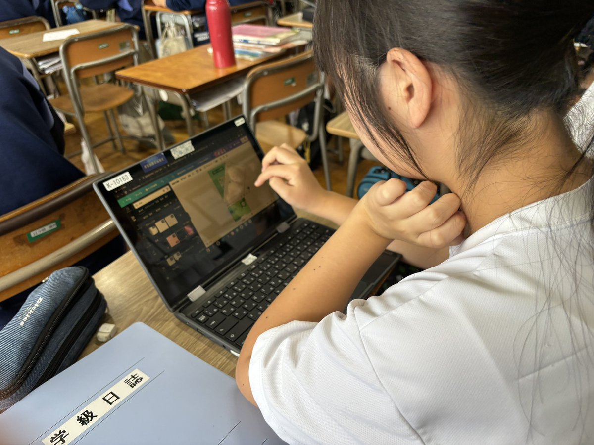 SMILE_TECH_'s tweet photo. 現在久喜市の中学校にて、Canvaを使用したデジタルデザインの出張授業を行なっております✨🎨
美術の授業の一環として、ここでもICT教育が取り入れられてきております💪
#SMILETECH
#スマイルテック
#久喜市
#デザイン
#Canva https://t.co/1QmJYhkoP6